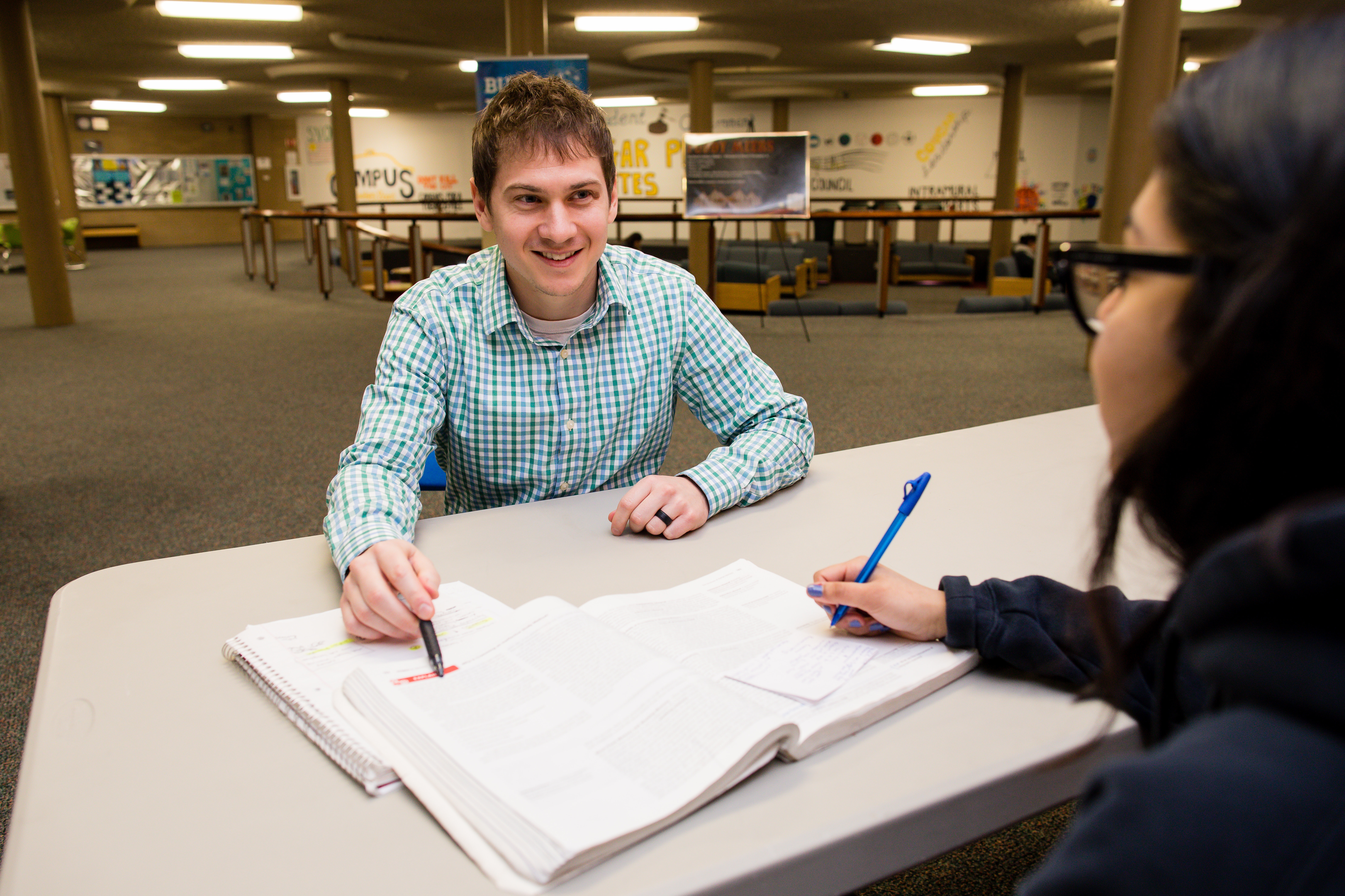 Transfer advisor helping a WNCC student